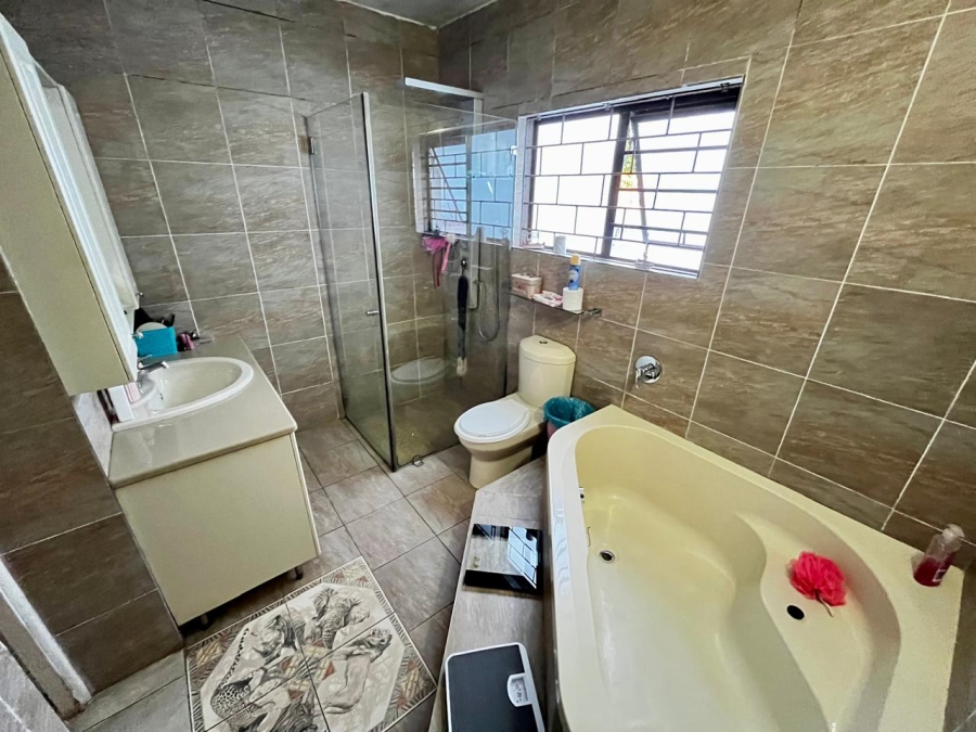 5 Bedroom Property for Sale in Nahoon Eastern Cape